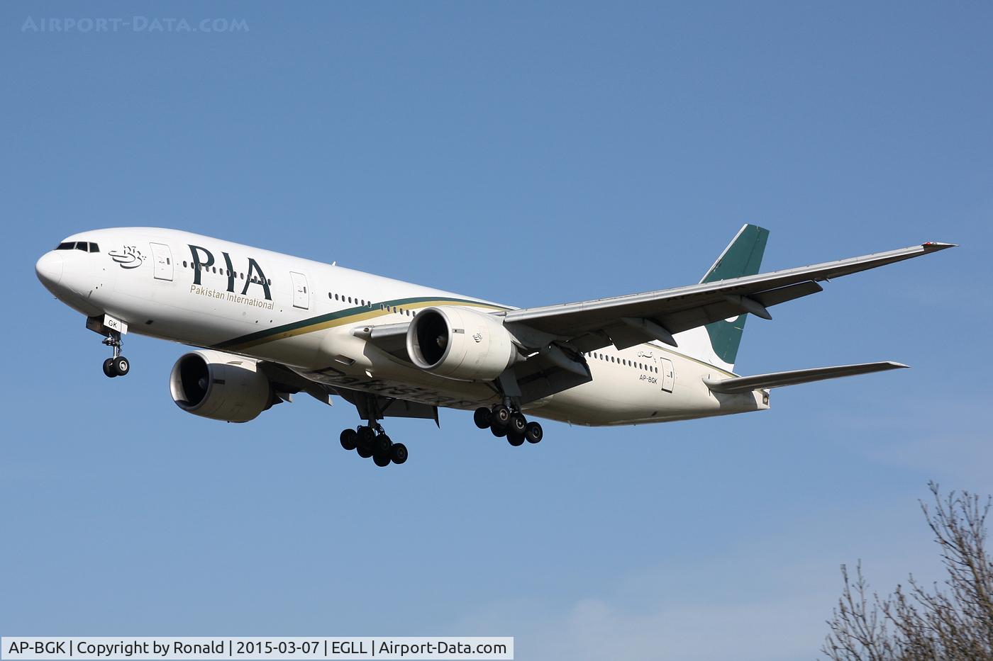 AP-BGK, 2004 Boeing 777-240/ER C/N 33776, at lhr