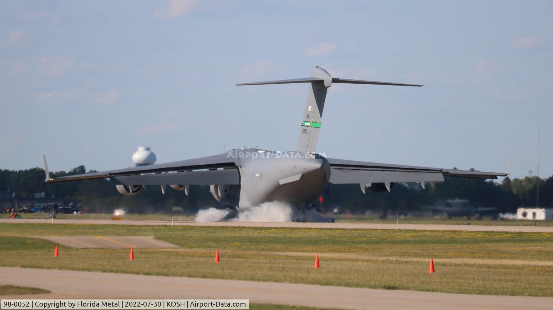 98-0052, 1998 Boeing C-17A Globemaster III C/N 50056/P-52, OSH 2022