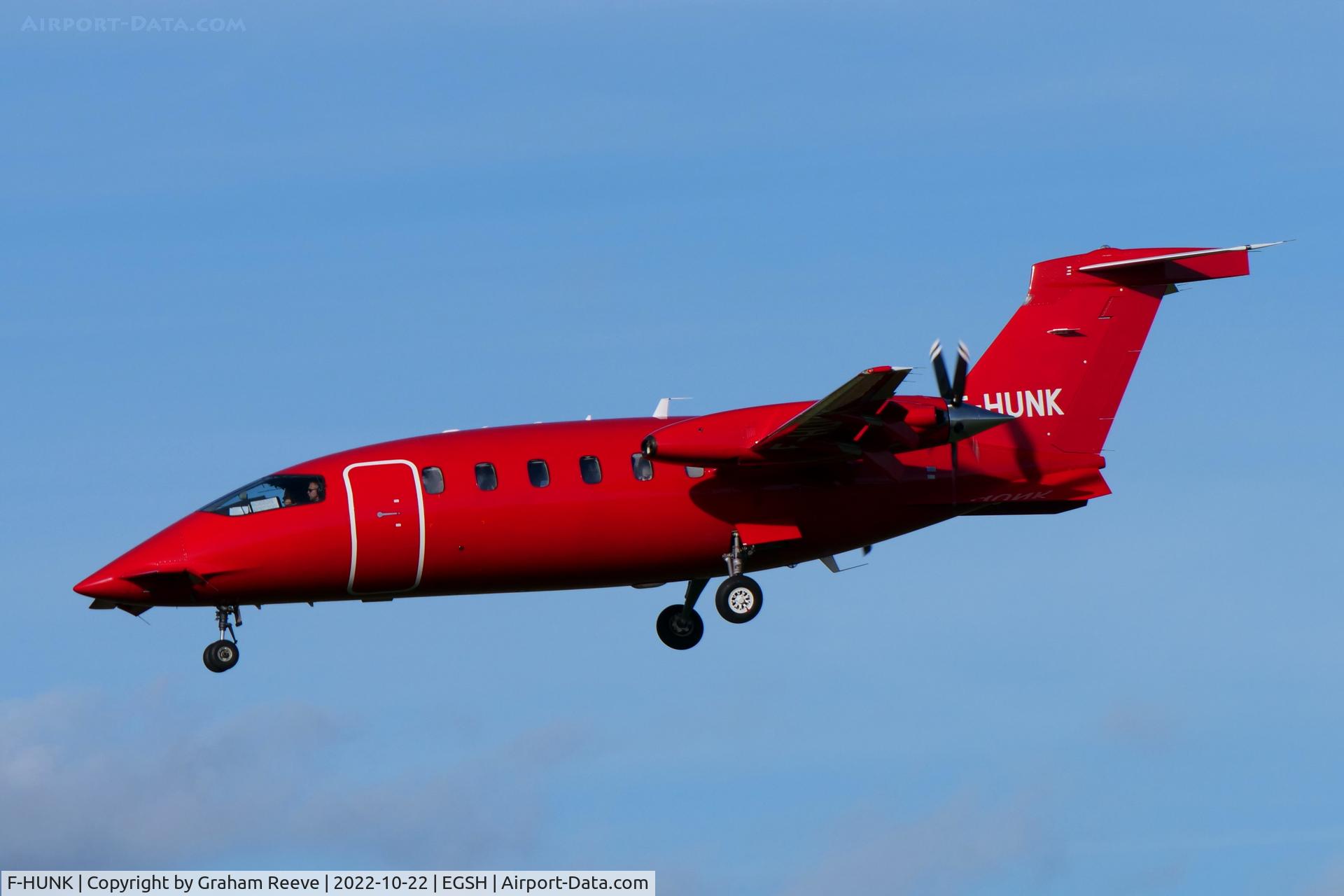 F-HUNK, 2008 Piaggio P-180 Avanti II C/N 1178, Landing at Norwich.