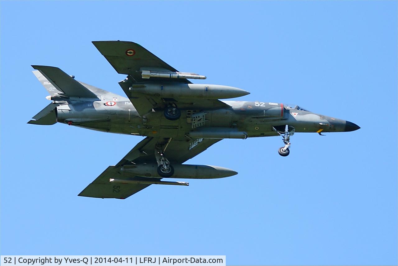 52, Dassault Super Etendard C/N 52, Dassault Super Etendard M (SEM), Short approach rwy 08, Landivisiau Naval Air Base (LFRJ)