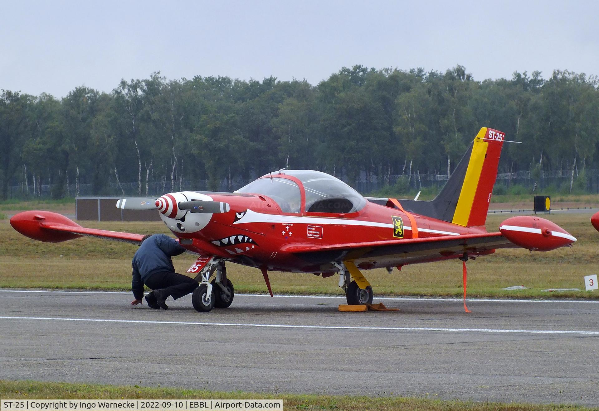 ST-25, 1970 SIAI-Marchetti SF-260MB C/N 10-25, SIAI-Marchetti SF.260MB of the FAeB (Belgian Air Force) 'Diables Rouges / Red Devils' aerobatic team at the 2022 Sanicole Spottersday at Kleine Brogel air base