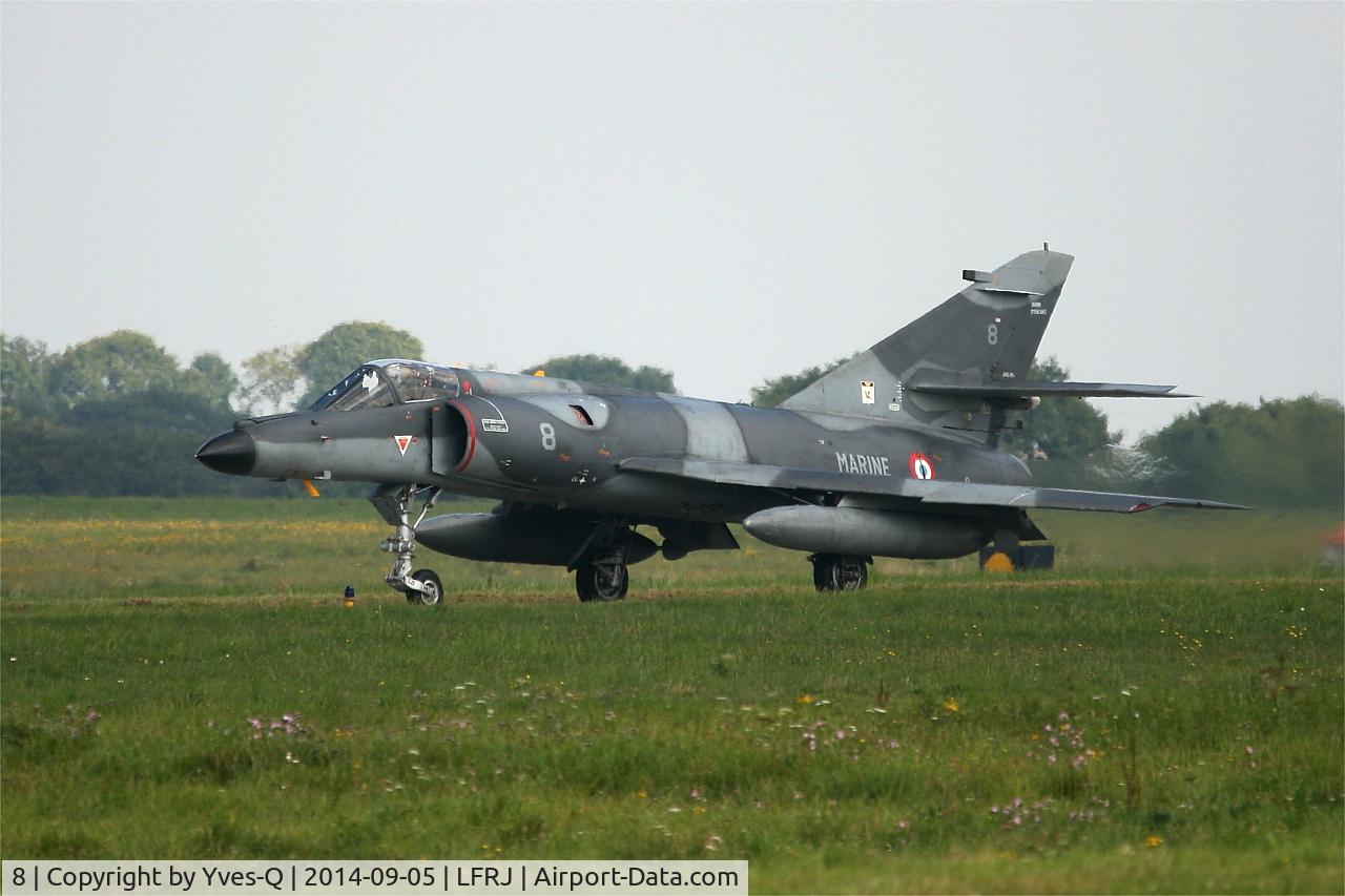 8, Dassault Super Etendard C/N 8, Dassault Super Etendard M, Taxiing to holding point rwy 08, Landivisiau Naval Air Base (LFRJ)