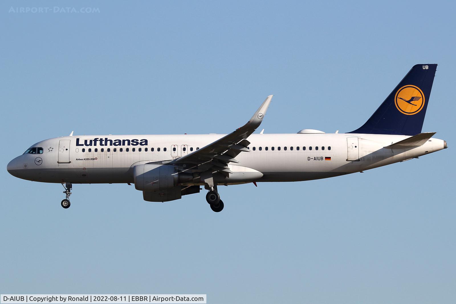 D-AIUB, 2014 Airbus A320-214 C/N 5972, at bru