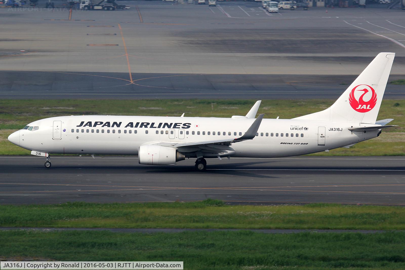 JA316J, 2008 Boeing 737-846 C/N 35345, at hnd