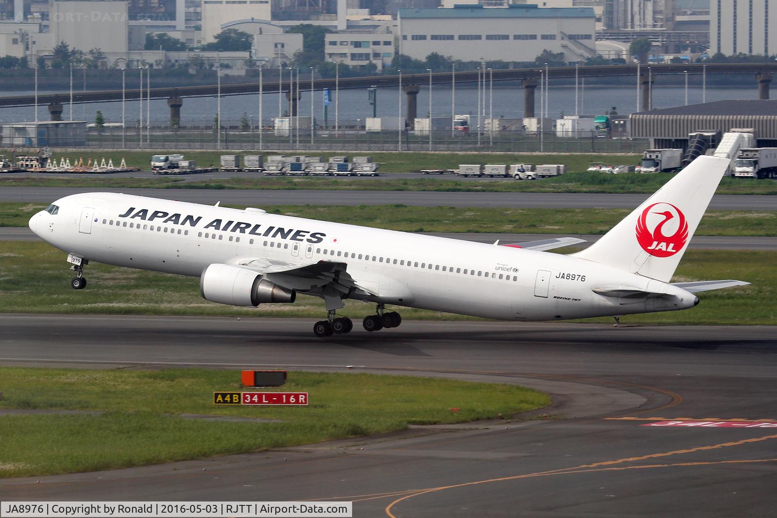 JA8976, Boeing 767-346 C/N 27659, at hnd
