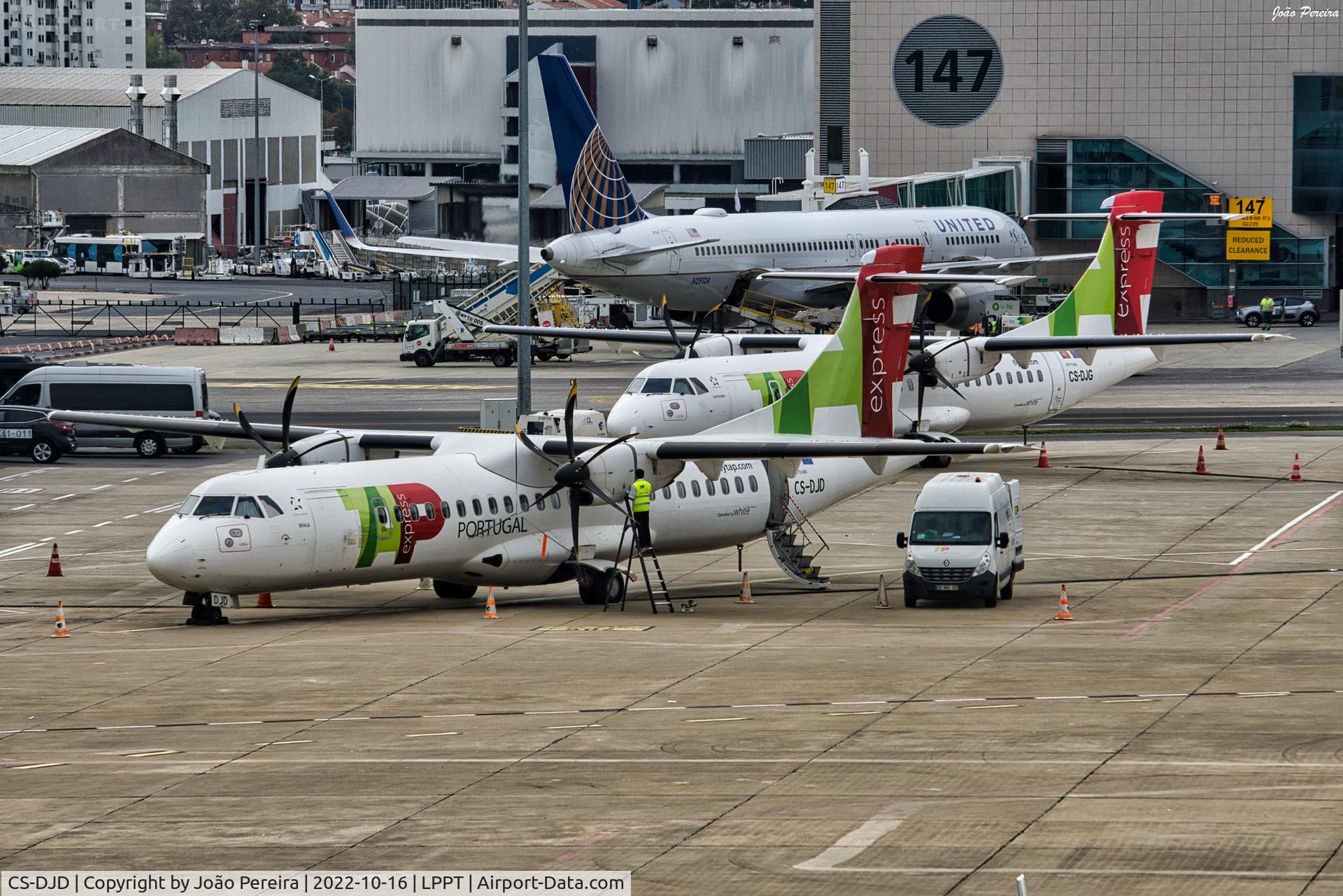 CS-DJD, 2015 ATR 72-212A C/N 1233, White ATR 72 at LPPT