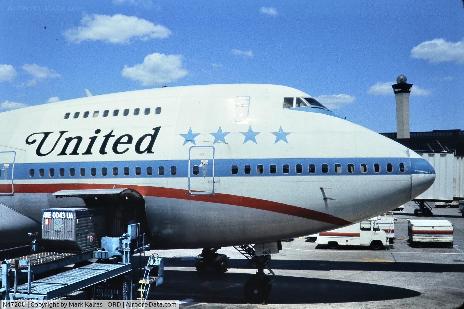 N4720U, Boeing 747-122 C/N 19881, United Airlines Boeing 747-122, N4720U at the gate ORD