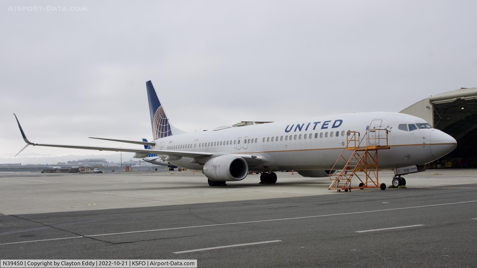 N39450, 2012 Boeing 737-924/ER C/N 40004, SFO 2022.