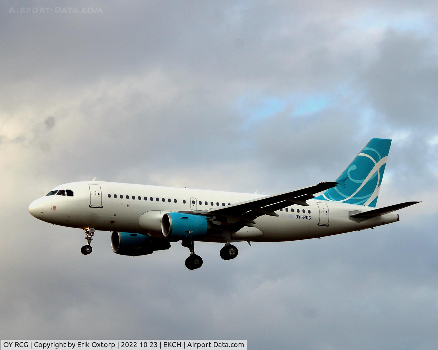 OY-RCG, 2012 Airbus A319-115 C/N 5079, OY-RCG of Atlantic Airways but still in Lattitute Hub c/s.
Landing rw 22L.