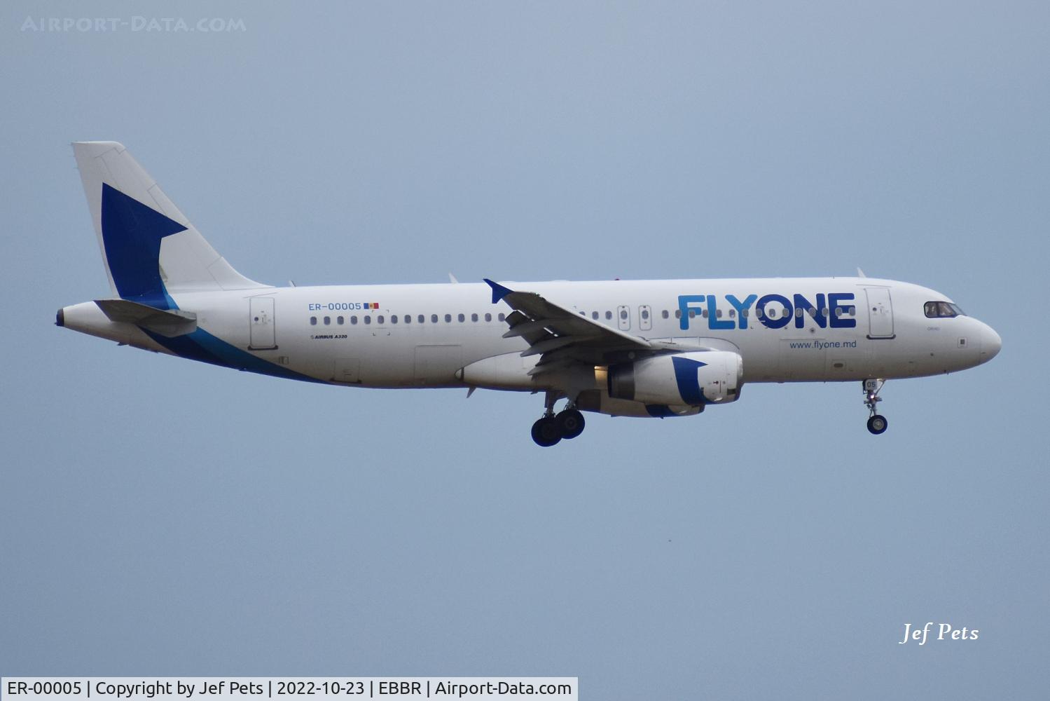 ER-00005, 2008 Airbus A320-232 C/N 3543, Landing at Brussels Airport.