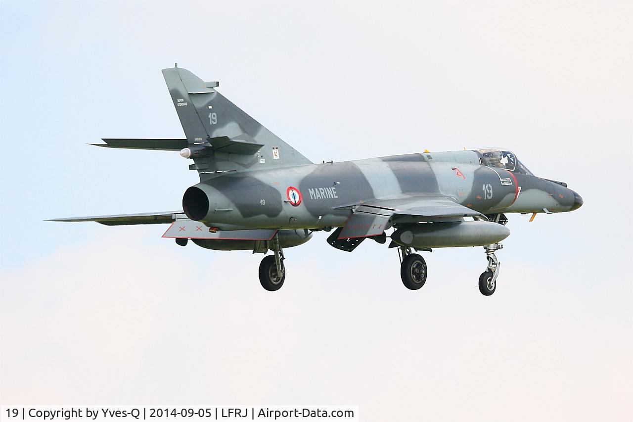 19, Dassault Super Etendard C/N 19, Dassault Super Etendard M, On final rwy 08, Landivisiau Naval Air Base (LFRJ)