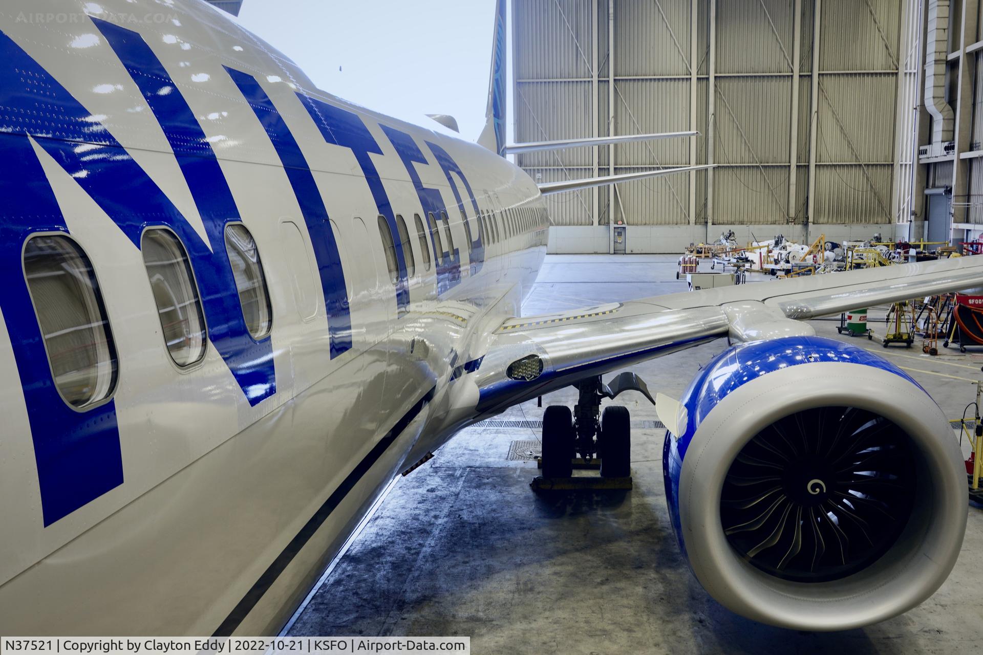 N37521, 2020 Boeing 737-9 MAX C/N 64497, SFO 2022.
