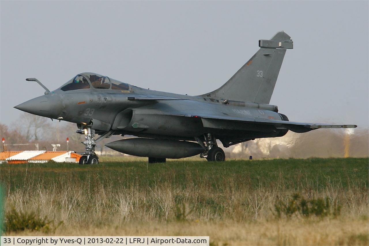 33, Dassault Rafale M C/N 33, Dassault Rafale M, Taxiing to holding point rwy 08, Landivisiau Naval Air Base (LFRJ)