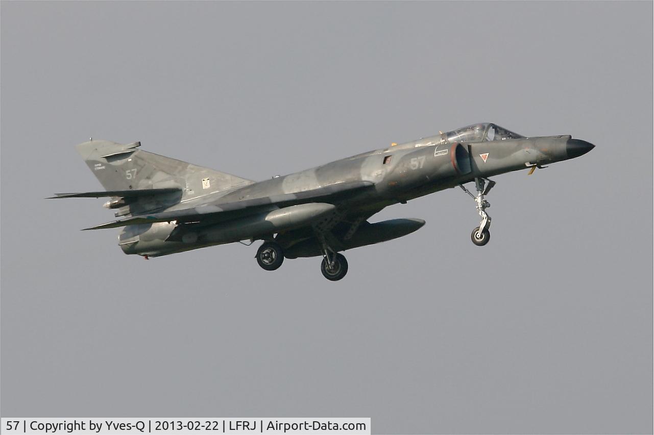 57, Dassault Super Etendard C/N 63, Dassault Super Etendard M, On final rwy 08, Landivisiau Naval Air Base (LFRJ)