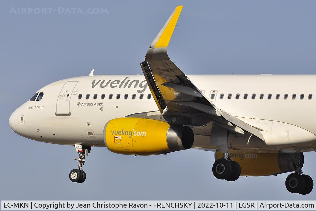 EC-MKN, 2016 Airbus A320-232 C/N 7026, VY3314/VLG918Q  Rome - Santorin