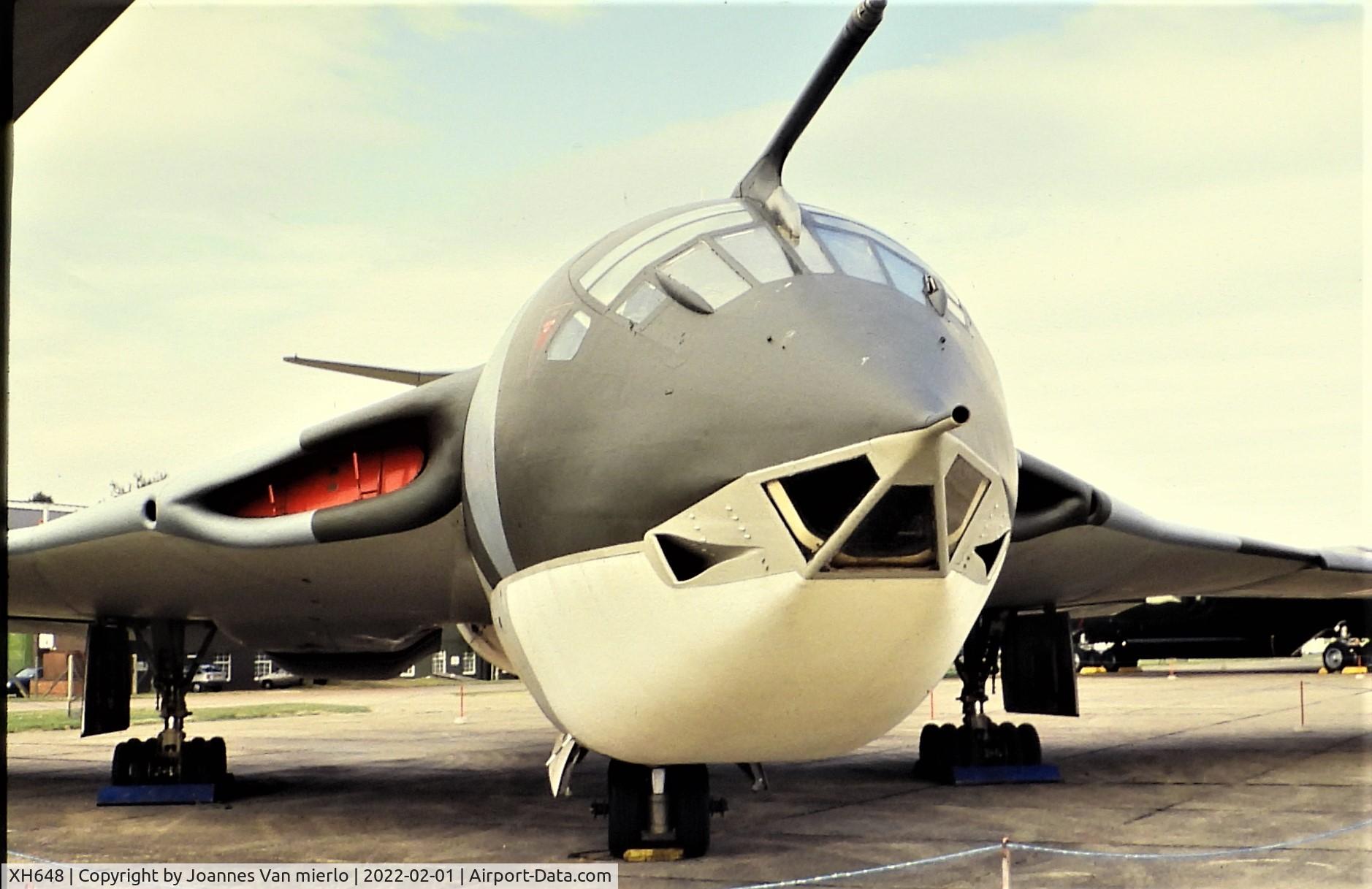 XH648, 1959 Handley Page Victor K.1A C/N HP80/48, Slide scan