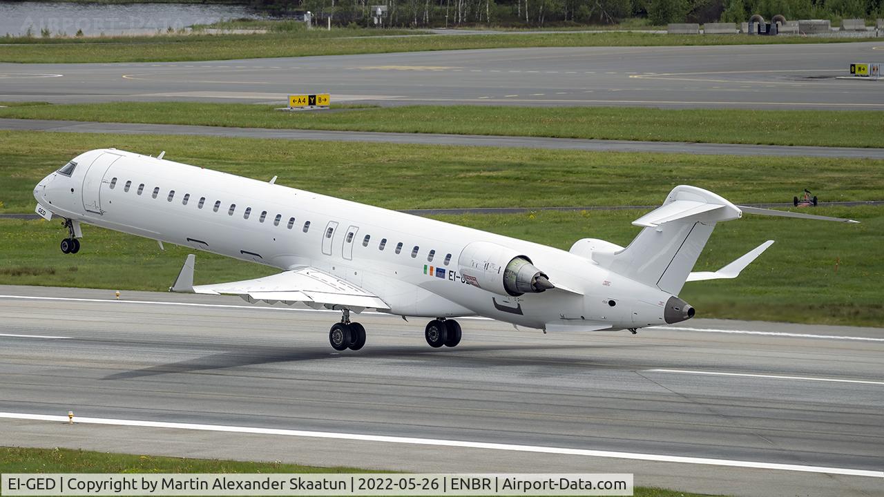 EI-GED, 2009 Bombardier CRJ-900 (CL-600-2D24) C/N 15240, T/O rwy. 35.