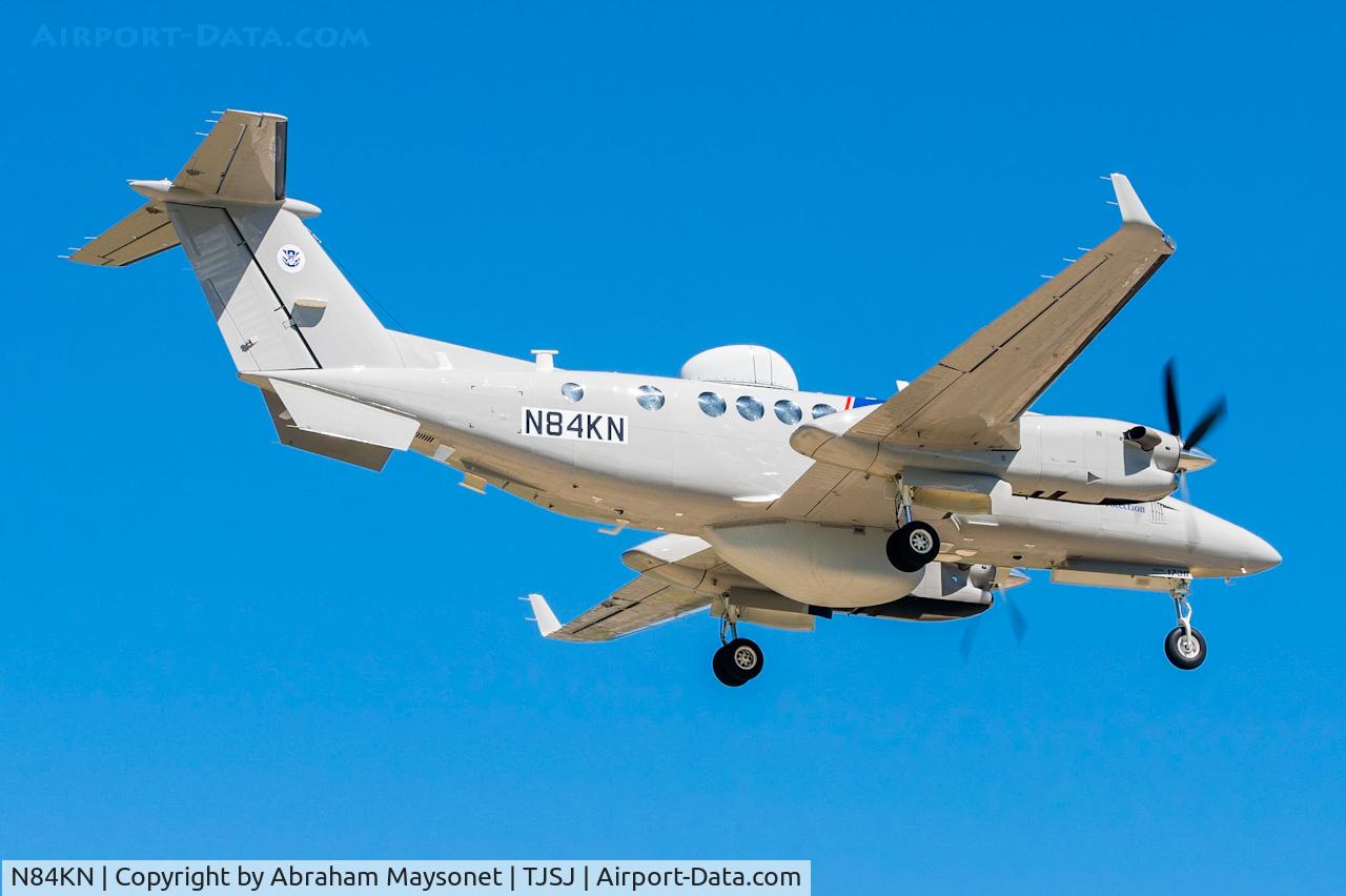 N84KN, 2019 Beech B300C (350C) King Air C/N FM-84, Landing on runway 10