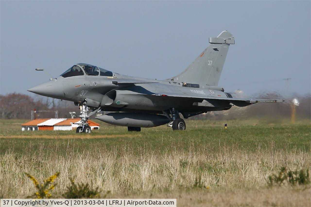 37, 2012 Dassault Rafale M C/N 37, Dassault Rafale M, Taxiing to holding point rwy 08, Landivisiau Naval Air Base (LFRJ)