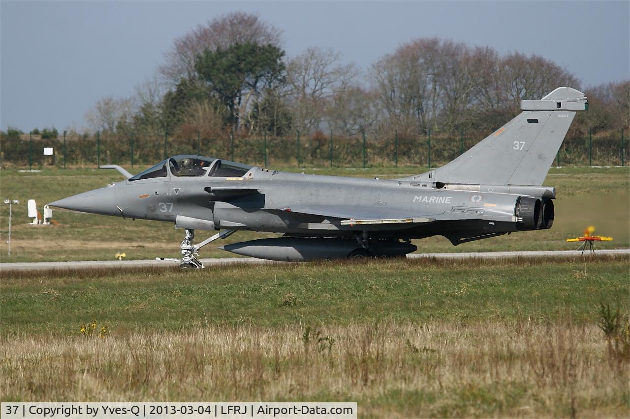 37, 2012 Dassault Rafale M C/N 37, Dassault Rafale M, Holding point rwy 08, Landivisiau Naval Air Base (LFRJ)