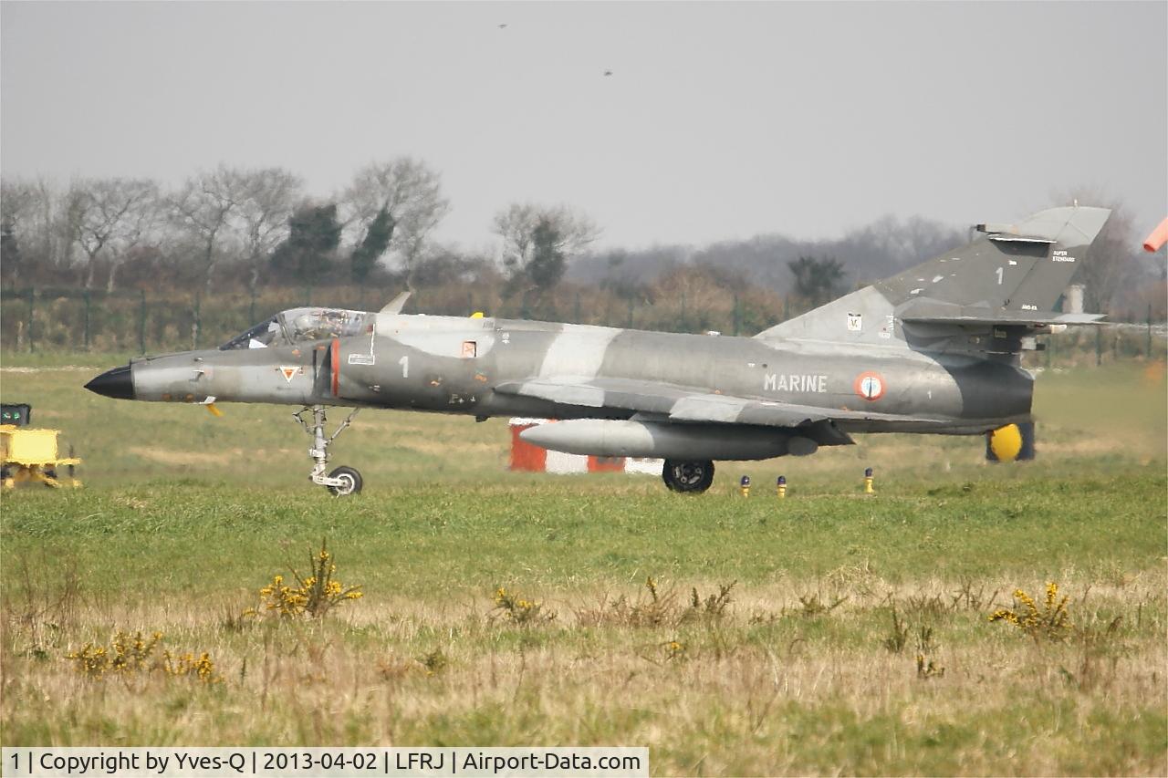 1, Dassault Super Etendard C/N 1, Dassault Super Etendard M, Taxiing to holding point rwy 08, Landivisiau Naval Air Base (LFRJ)