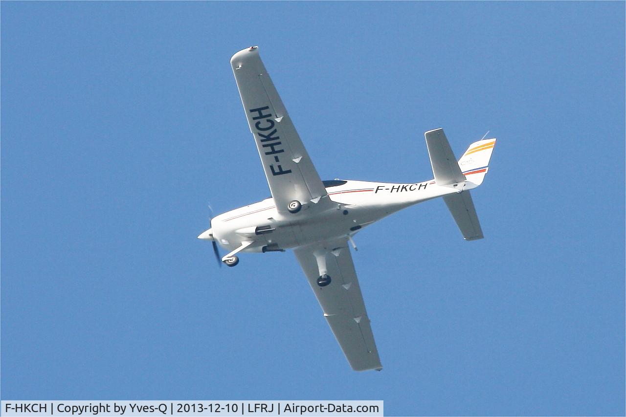 F-HKCH, Cirrus SR20 C/N 2189, Cirrus SR-20, Climbing froml rwy 26, Landivisiau Naval Air Base (LFRJ)