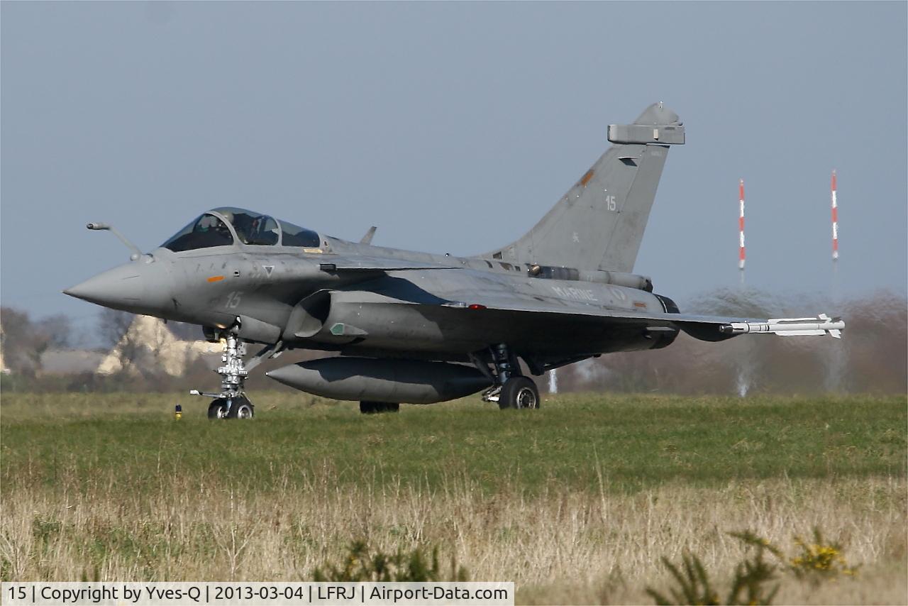15, Dassault Rafale M C/N 15, Dassault Rafale M, Taxiing to holding point rwy 08, Landivisiau Naval Air Base (LFRJ)