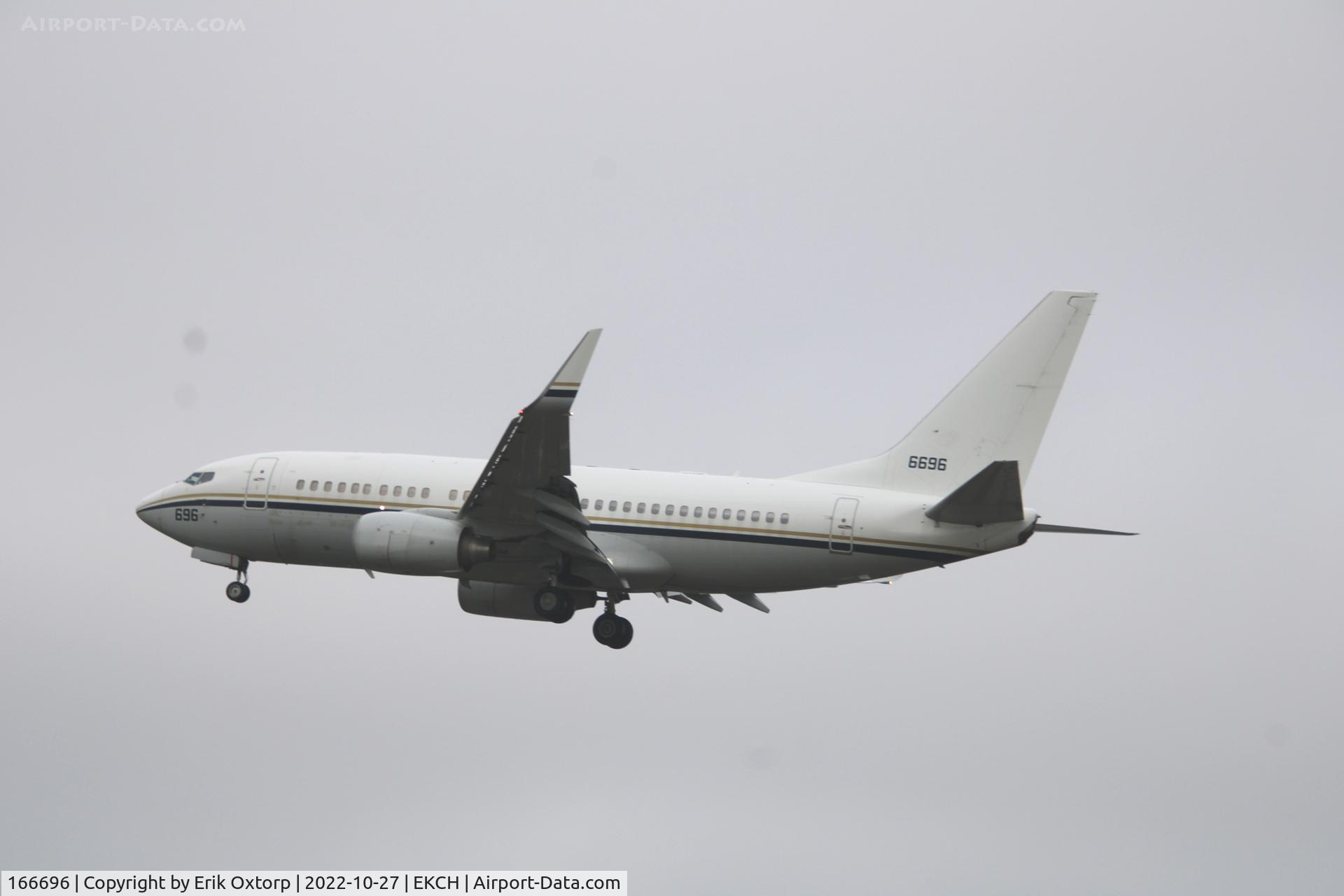 166696, 2011 Boeing C-40A Clipper C/N 40577/3687, 166696 landing rw 22L