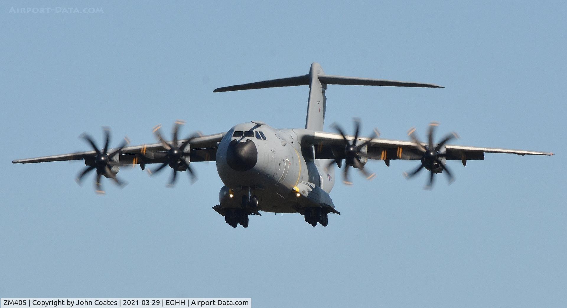 ZM405, 2015 Airbus A400M Atlas C.1 C/N 024, Training approach to 26