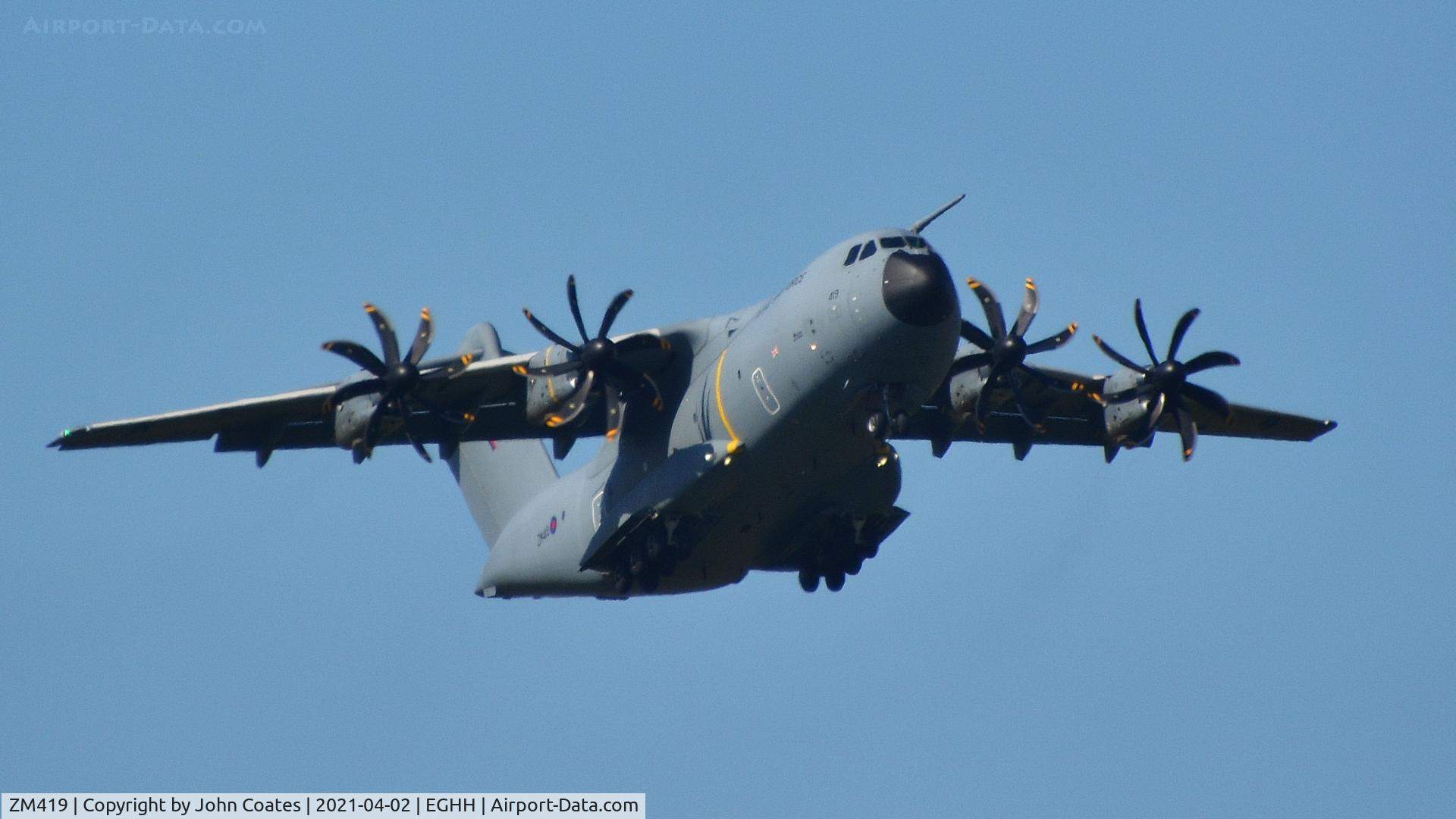 ZM419, 2018 Airbus A400M-180 Atlas C.1 C/N 077, Training approach