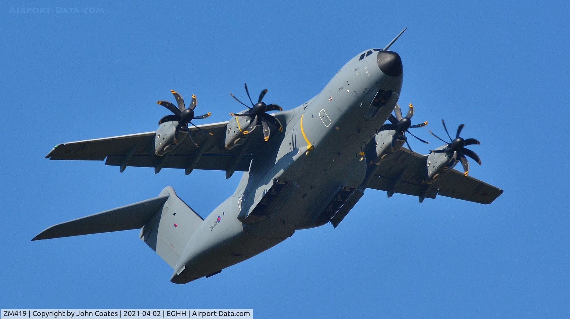 ZM419, 2018 Airbus A400M-180 Atlas C.1 C/N 077, Training approach