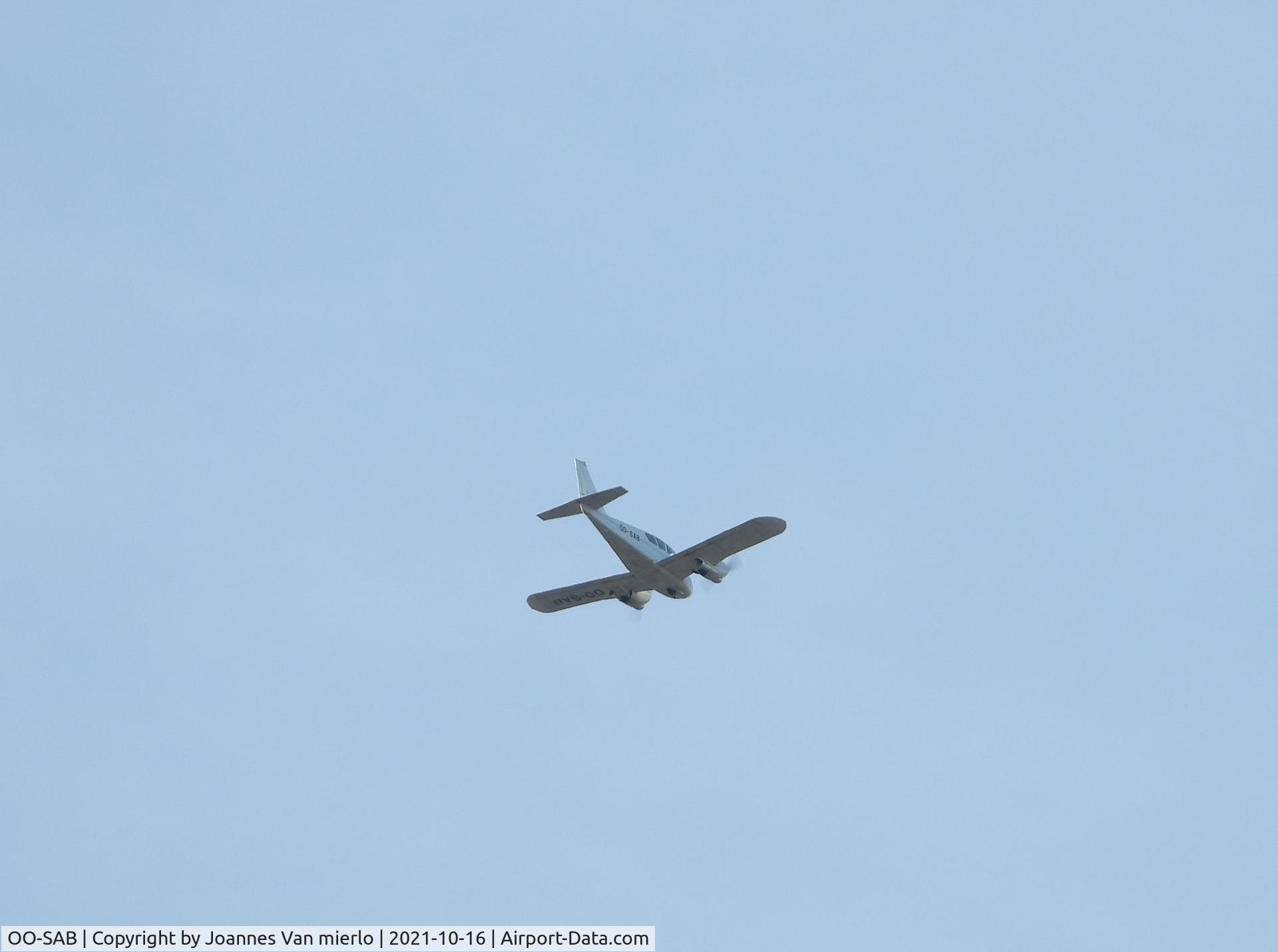 OO-SAB, 1960 Piper PA-23-250 Aztec C/N 27-152, Over Ghent