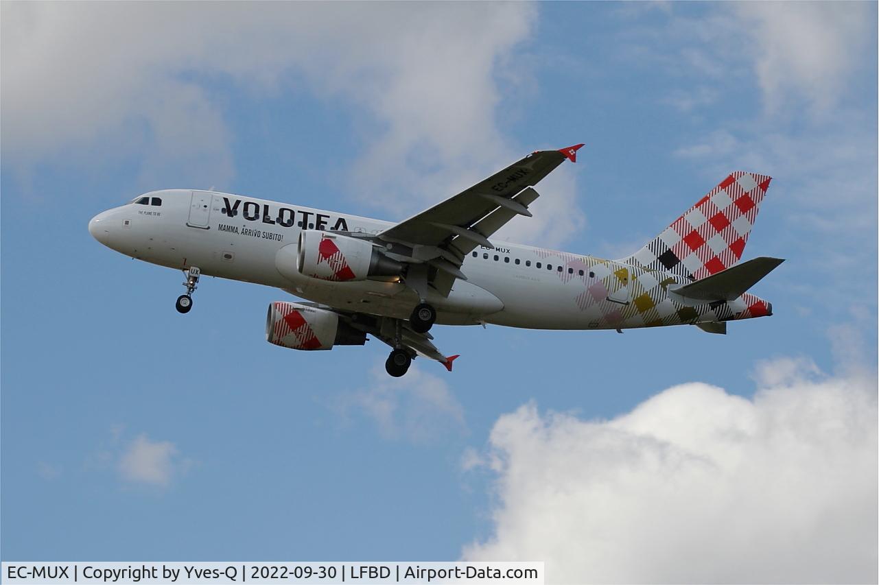 EC-MUX, 2003 Airbus A319-111 C/N 2037, Airbus A319-111, On final rwy 23, Bordeaux Mérignac airport (LFBD-BOD)
