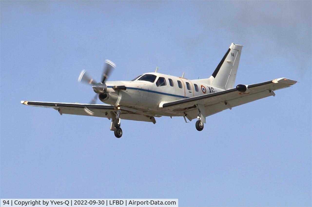 94, Socata TBM 700A C/N 94, Socata TBM 700A, Short approachl rwy 23, Bordeaux Mérignac airport (LFBD-BOD)