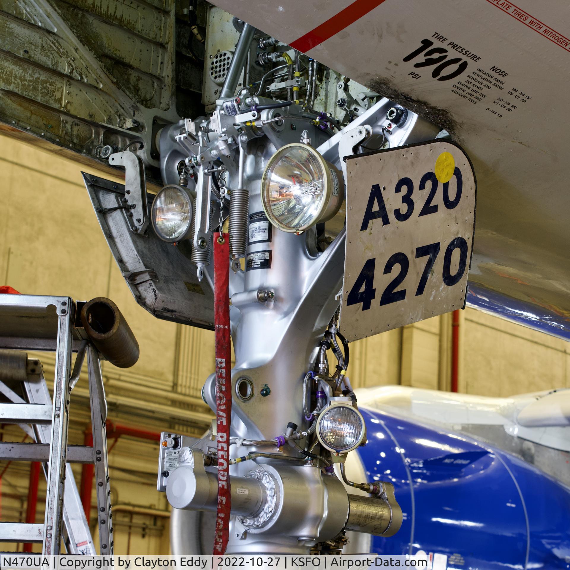N470UA, 2001 Airbus A320-232 C/N 1427, Nose gear SFO 2022.