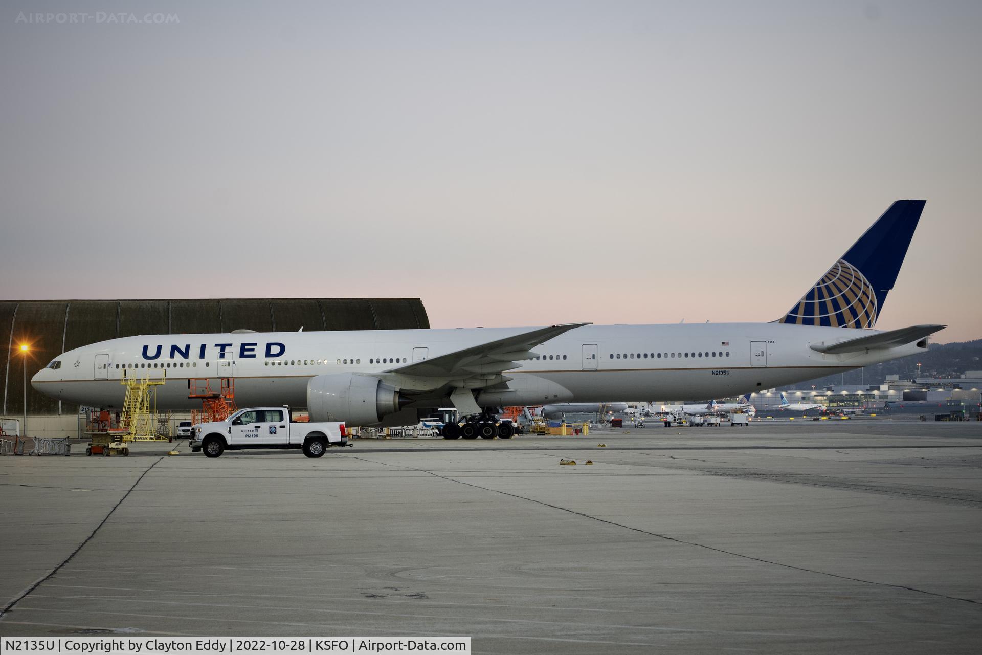 N2135U, 2017 Boeing 777-300/ER C/N 62646, SFO 2022.
