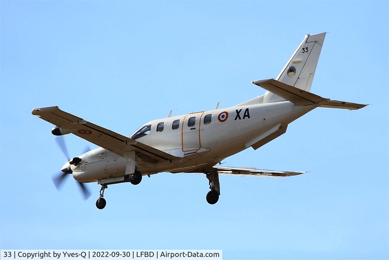 33, Socata TBM-700A C/N 33, Socata TBM-700A, On final rwy 23, Bordeaux Mérignac airport (LFBD-BOD)