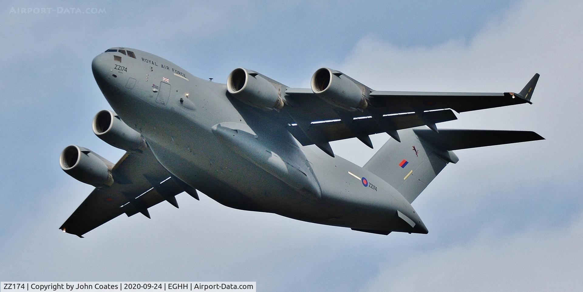 ZZ174, 2001 Boeing C-17A Globemaster III C/N F-081, Finals to 26 during training