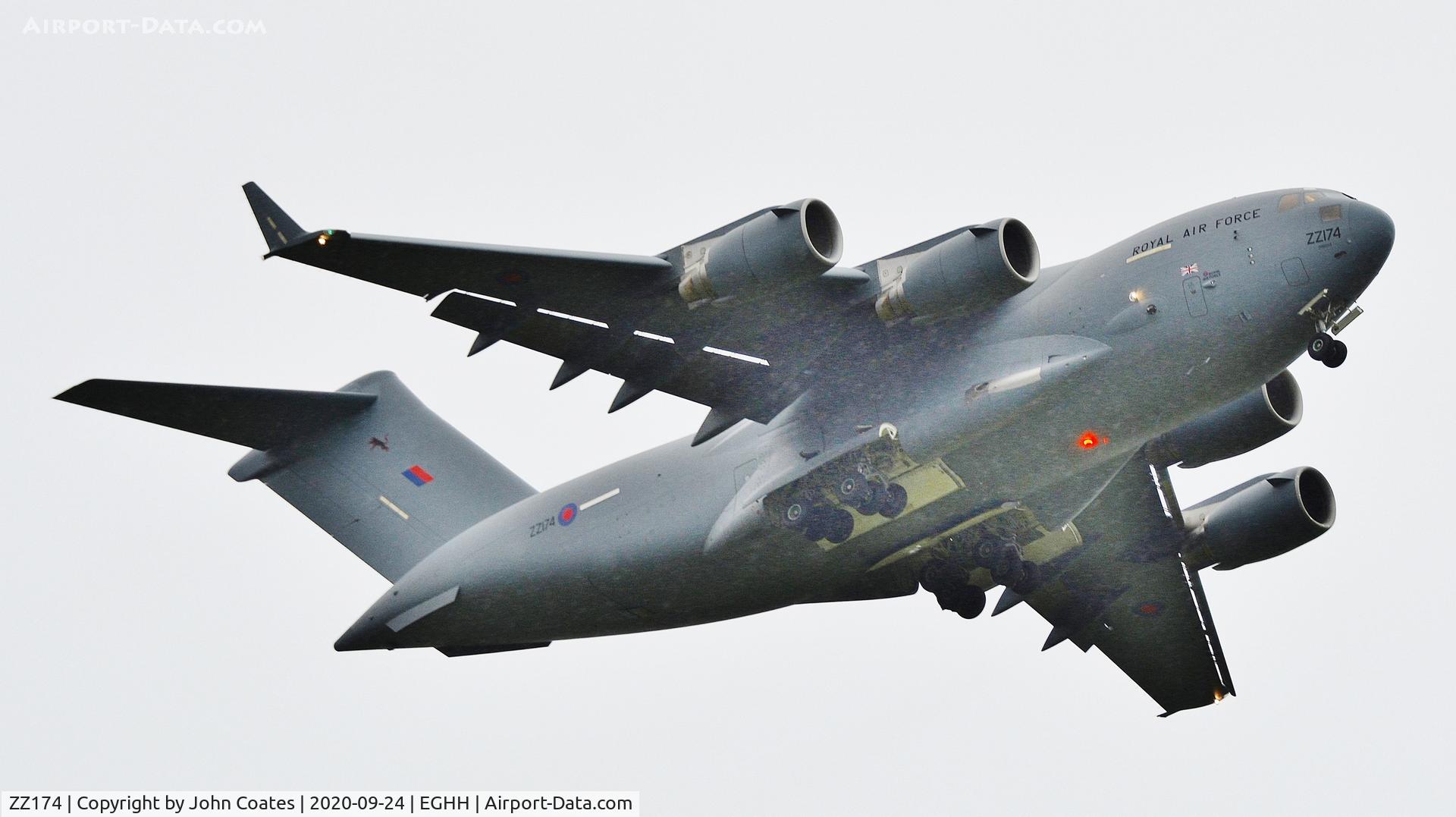 ZZ174, 2001 Boeing C-17A Globemaster III C/N F-081, Training approach