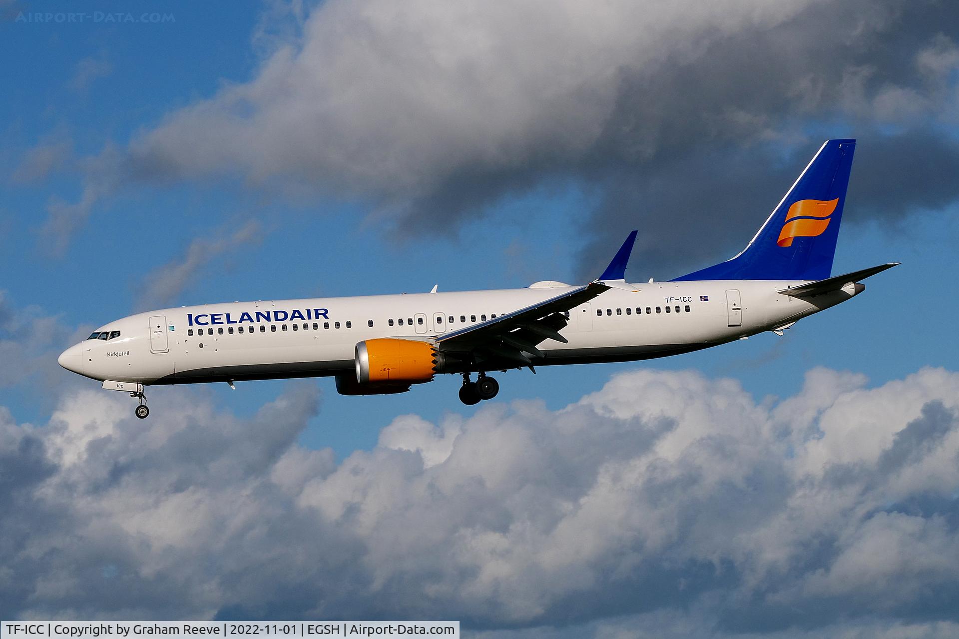 TF-ICC, 2019 Boeing 737-9 MAX C/N 44359, Landing at Norwich,