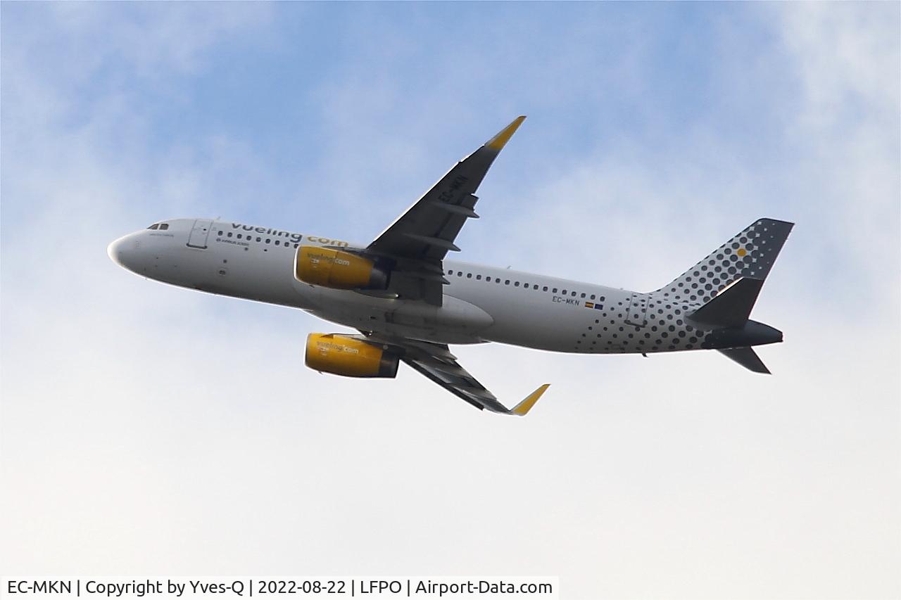 EC-MKN, 2016 Airbus A320-232 C/N 7026, Airbus A320-232, Climbing from rwy 24, Paris Orly Airport (LFPO-ORY)