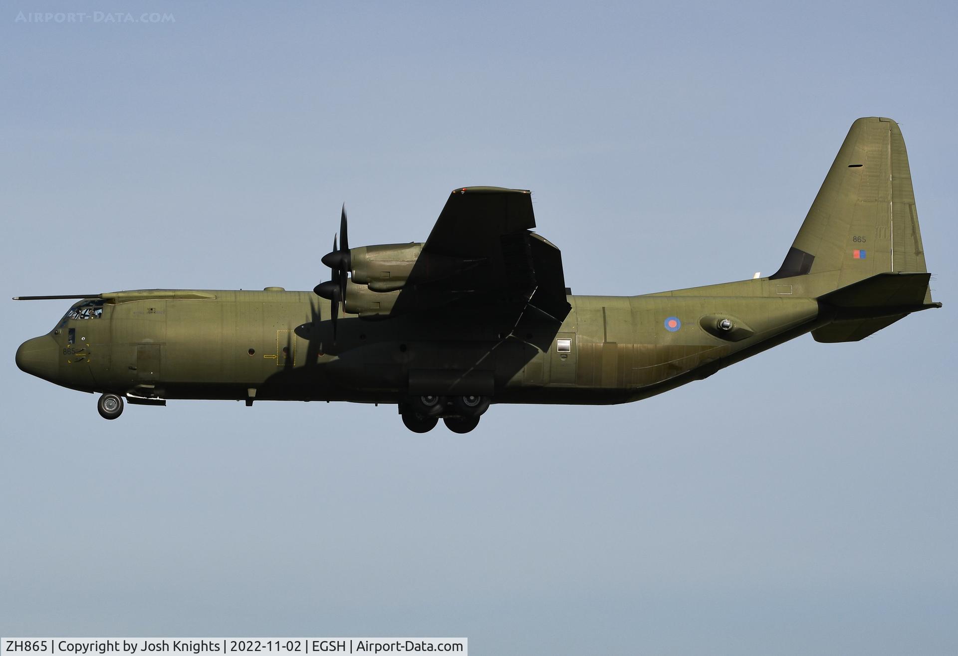 ZH865, 1996 Lockheed Martin C-130J-30 Hercules C.4 C/N 382-5408, Performing Touch and Go's.