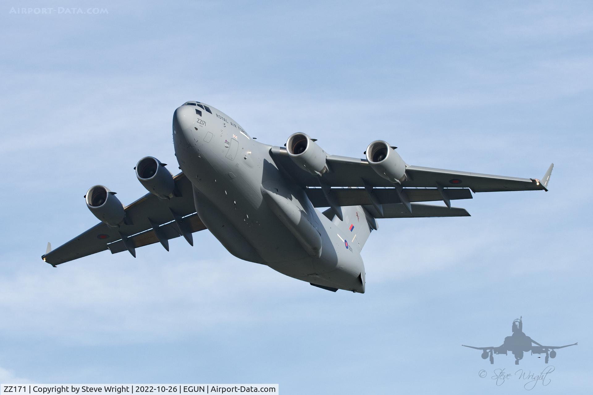 ZZ171, 2000 Boeing C-17A Globemaster III C/N F-007, RAF Mildenhall UK