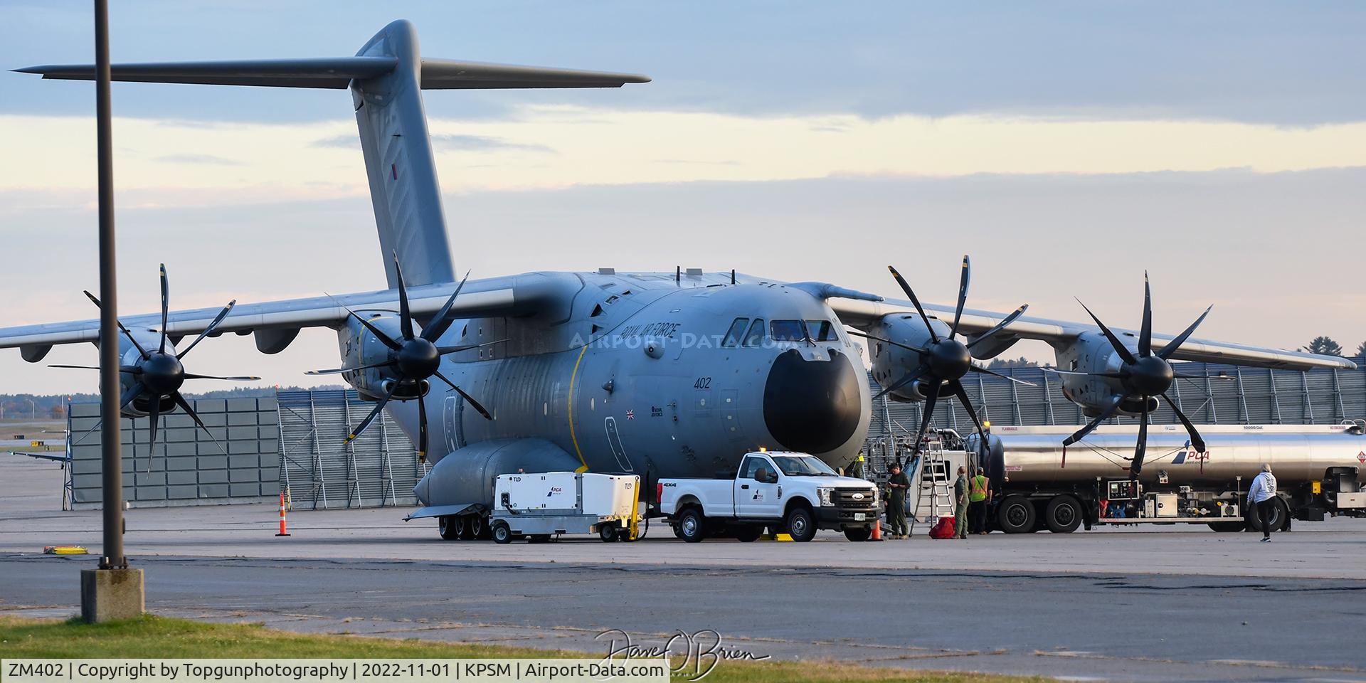 ZM402, 2014 Airbus A400M Atlas C.1 C/N 017, topping her off before putting her to bed.