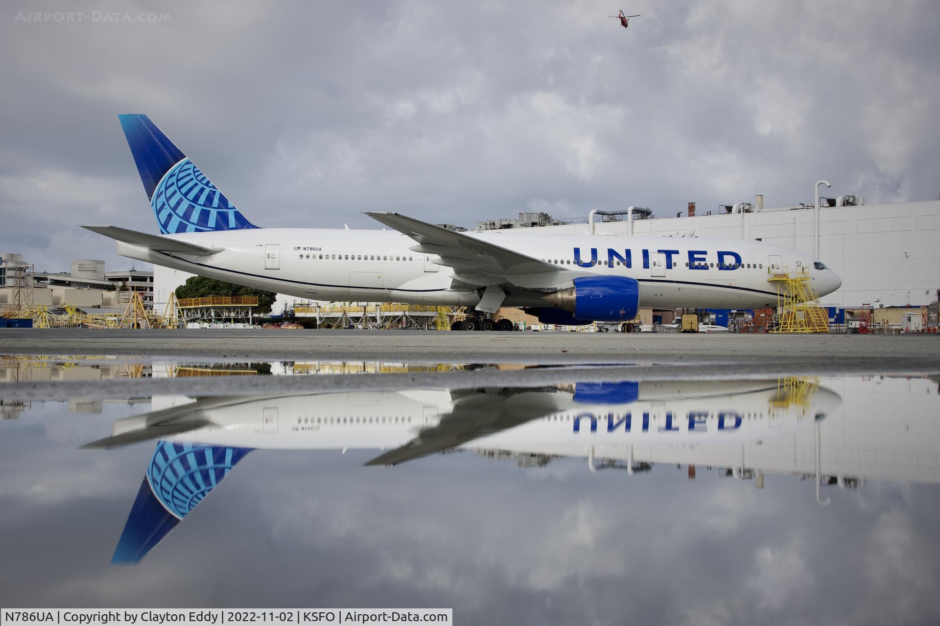 N786UA, 1997 Boeing 777-222/ER C/N 26938, SFO 2022.