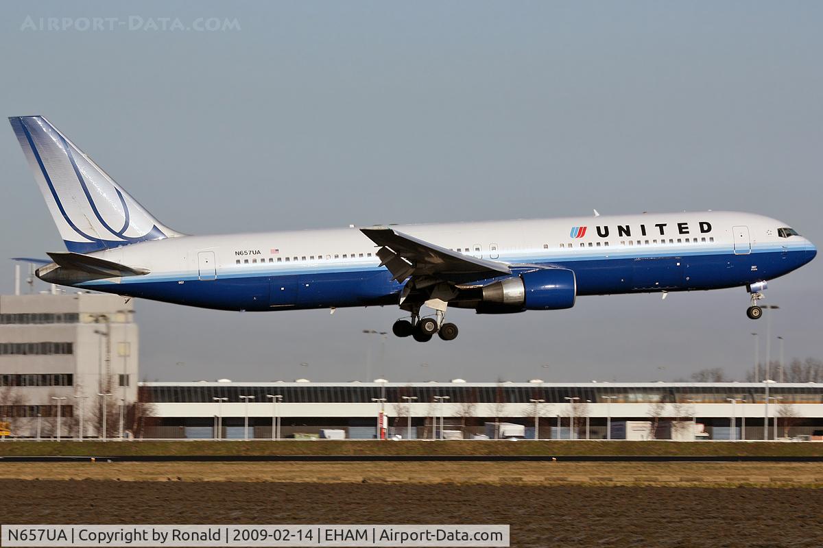 N657UA, 1993 Boeing 767-322 C/N 27112, at spl