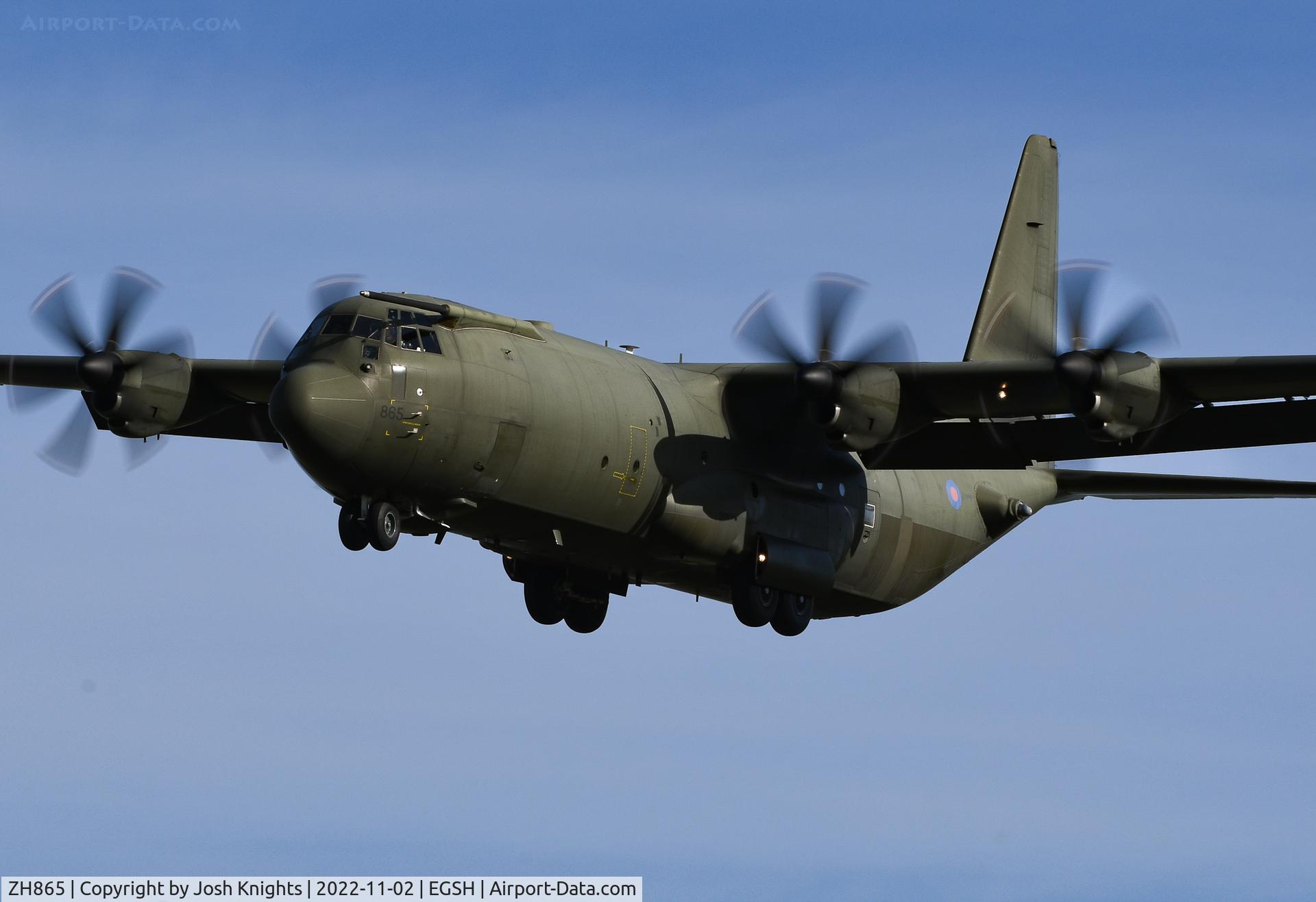 ZH865, 1996 Lockheed Martin C-130J-30 Hercules C.4 C/N 382-5408, Performing Touch and Go's.
