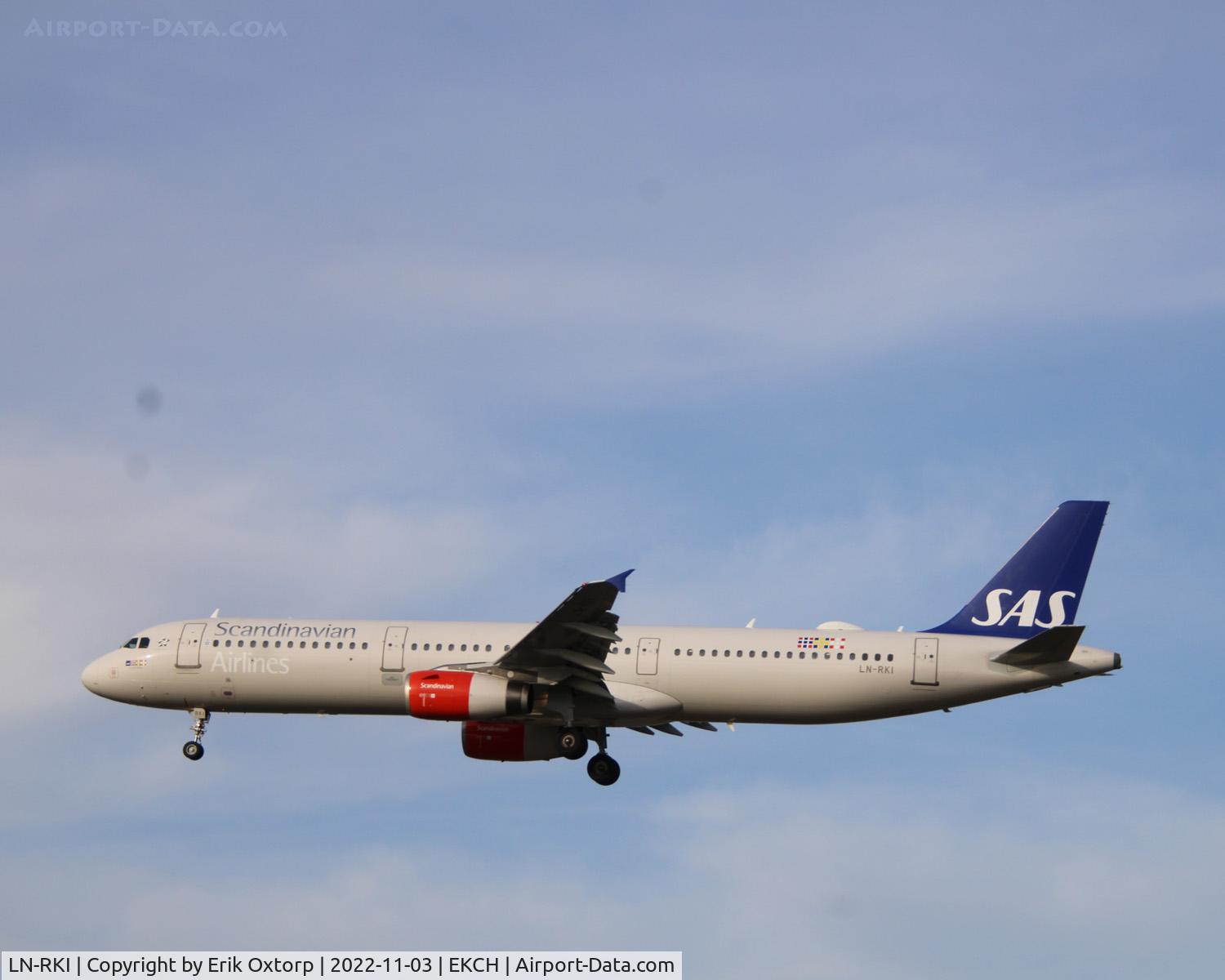 LN-RKI, 2002 Airbus A321-232 C/N 1817, LN-RKI landing rw 22L