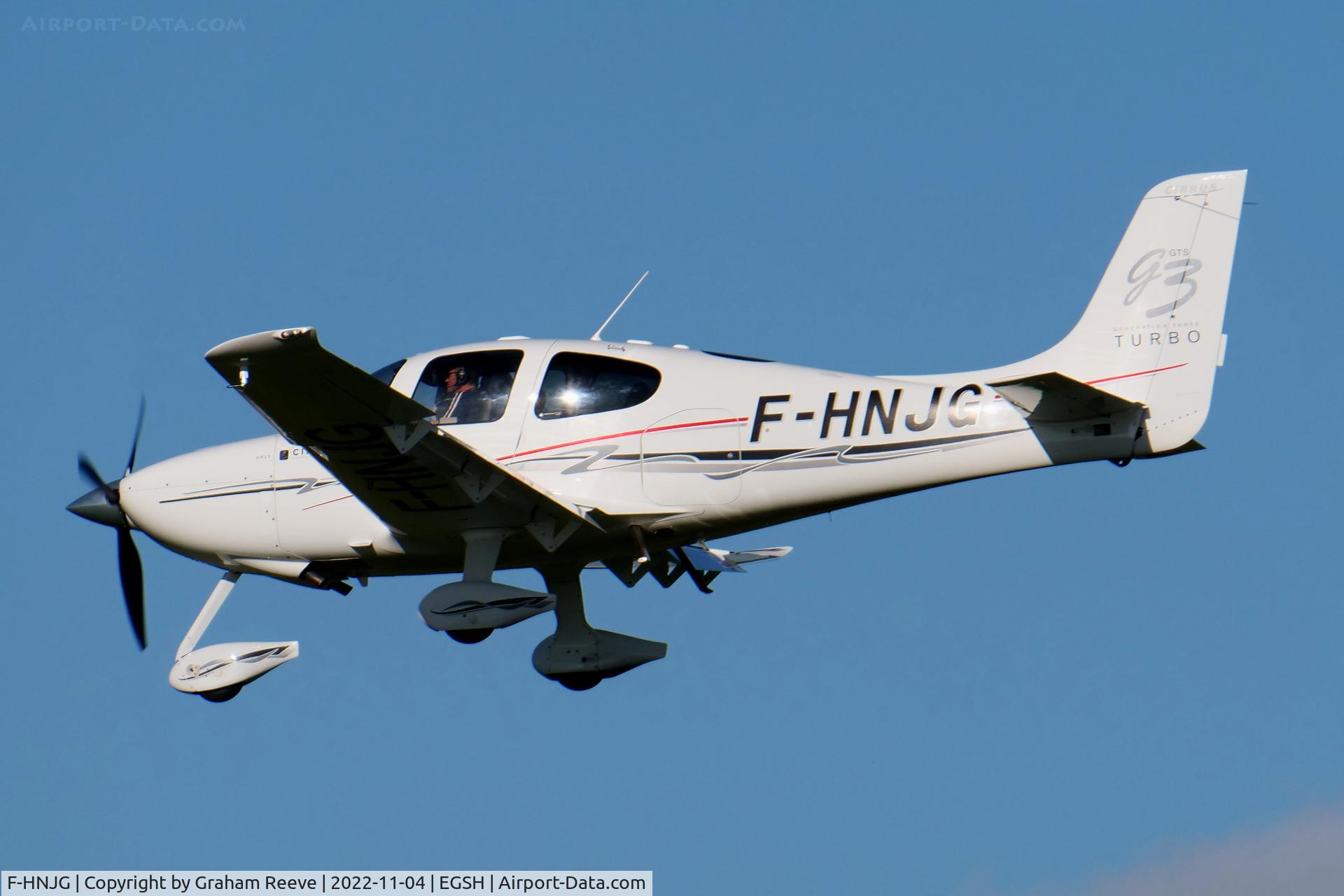 F-HNJG, 2008 Cirrus SR22-GTS G3 Turbo C/N 3126, Landing at Norwich.