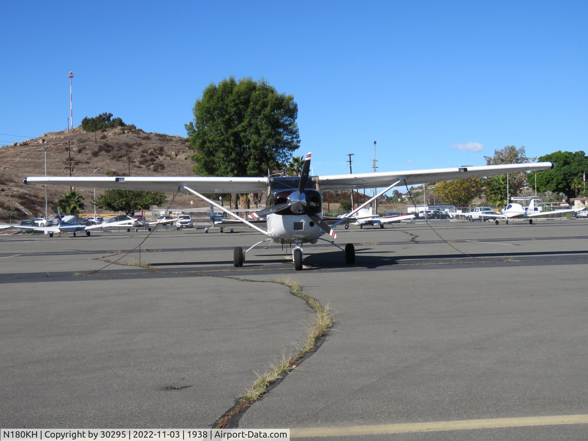 N180KH, 2015 Cessna T206H Turbo Stationair C/N T206-01980, Parked